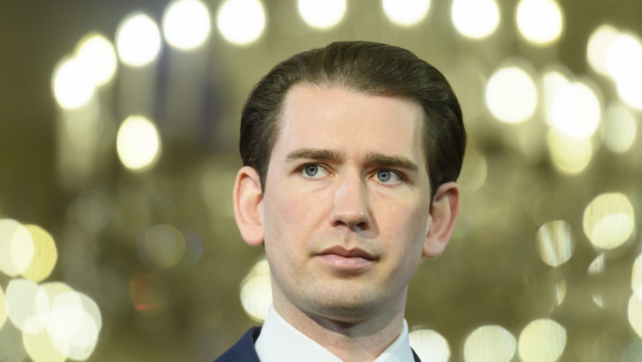 BLAM! KURC NIJE ZNAO DA OTPEVA AUSTRIJSKU HIMNU! Kancelar samo otvarao usta i smejao se (VIDEO)