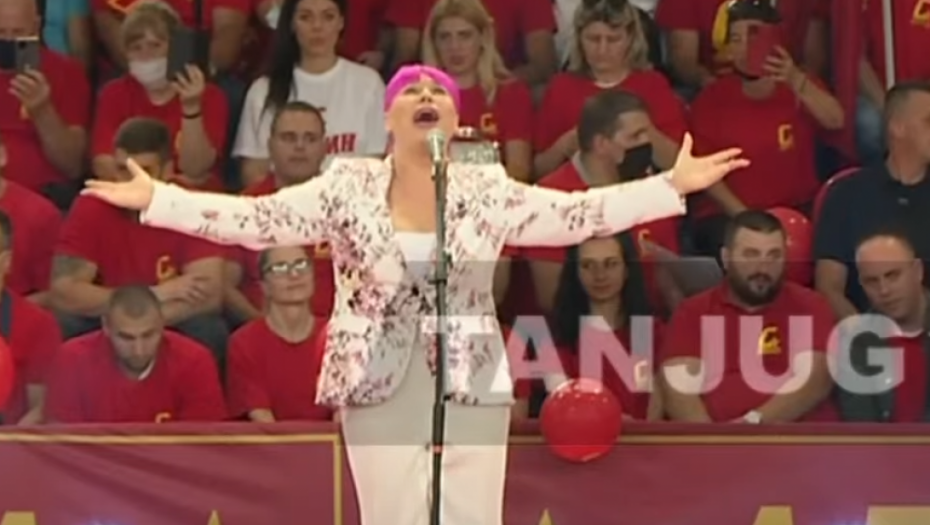 ZORICA BRUNCLIK ZAGRMELA U ŠUMICAMA Zapevala pesmu koja krije tužnu sudbinu koja je zadesila njenu porodicu