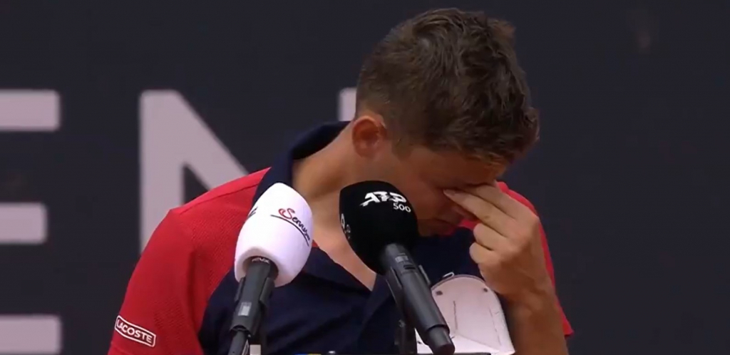 FILIP KRAJINOVIĆ U SUZAMA Teško je podneo poraz, publika oduševila reakcijom (VIDEO)