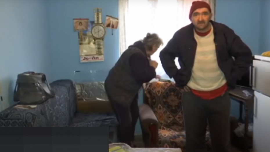 IZGRAĐENA KUĆA ZA TEŠKO BOLESNOG HEROJA SA KOŠARA Svi zaplakali na uručenju ključeva Miji i majki Vidosavi