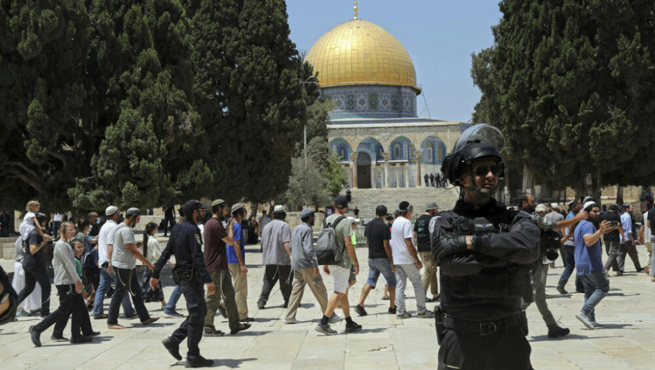Novi sukobi Palestinaca i izraelske policije kod džamije Al Aksa! (VIDEO)