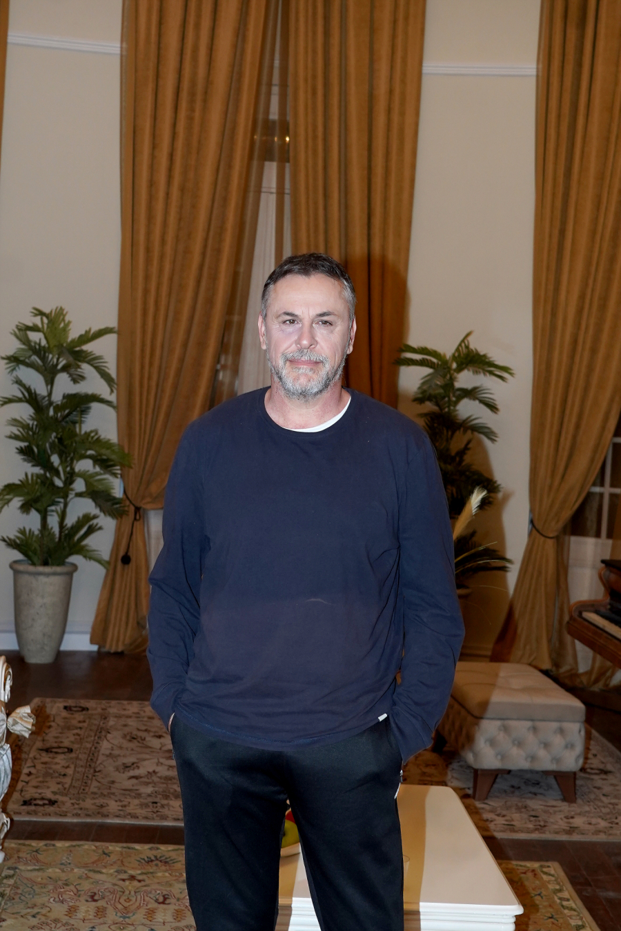 SLAB SAM NA ĆERKU, MOŽE DA MI RADI ŠTA HOĆE Glumac Branimir Popović progovorio o privatnom životu!