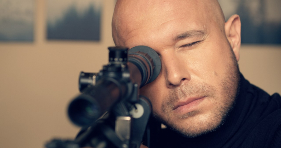 NEPRIMERENE SCENE SKUPO GA KOŠTALE Pevaču cenzurisan spot!