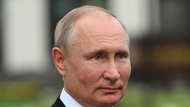 Putin u Sankt Petersburgu prisustvuje pomorskom spektaklu