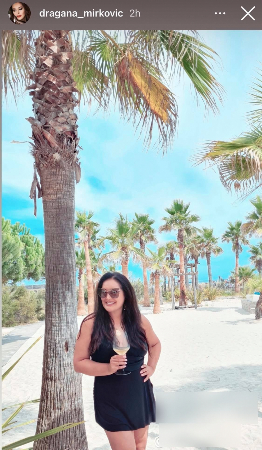 DRAGANA MIRKOVIĆ SE SKINULA, PA POKAZALA IZAZOVNO TELO U 53. GODINI Pevačica se provodi na žurki u Sen Tropeu, ima čak i helikopter na plaži