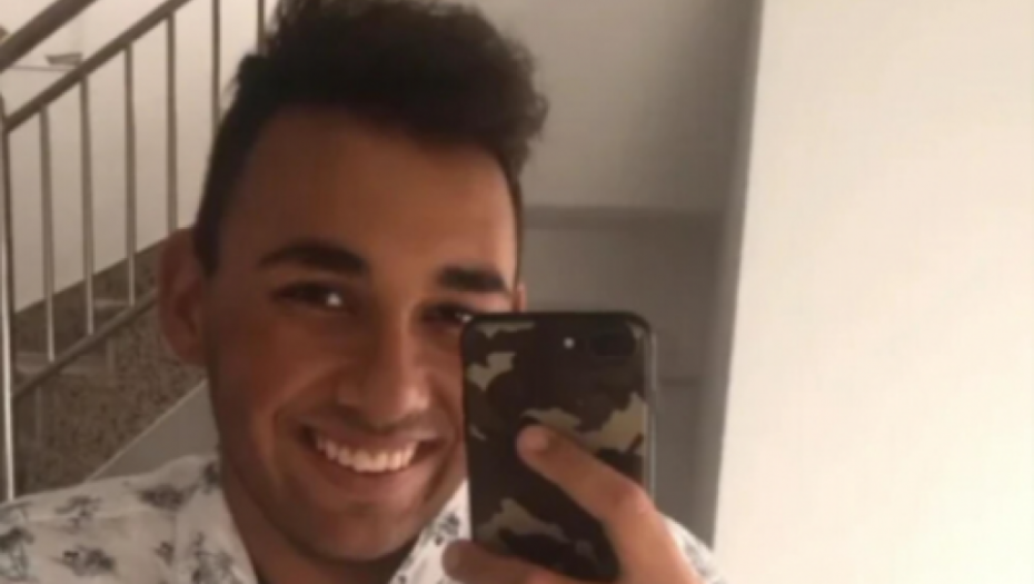 POTPUNA TRANSFORMACIJA Neca ušao sa braon kosom, farbao se u plavo, a sada se odlučio na drastičnu promenu