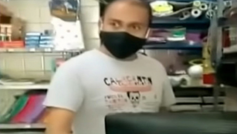 SNIMAK KOJI JE OBIŠAO CEO SVET Manijak snimao devojčici zadnjicu u radnji, razbesneli otac ga prevaspitao u tren oka (VIDEO)