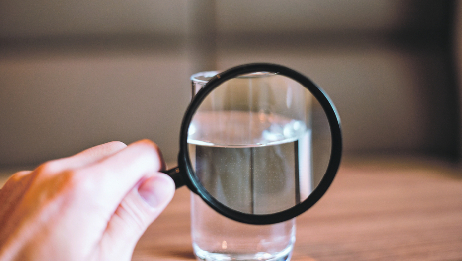 OPASNO JE Evo zbog čega se ne sme koristiti dva puta proključala voda