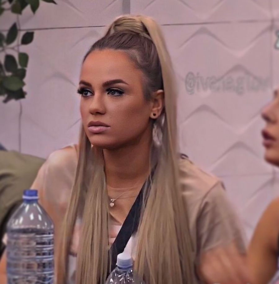 OČUH JE TERAO DA BUDE PROSTITUTKA, MAJKA JE NAPUSTILA, OTAC BIO U ZATVORU! Ivana Marinković progovorila o svojoj užasnoj prošlosti!