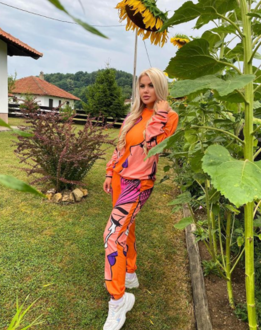 SANJA STANKOVIĆ OBJAVILA UZNEMIRUJUĆI SNIMAK! Krv se sliva svuda, šta se dešava? (FOTO)