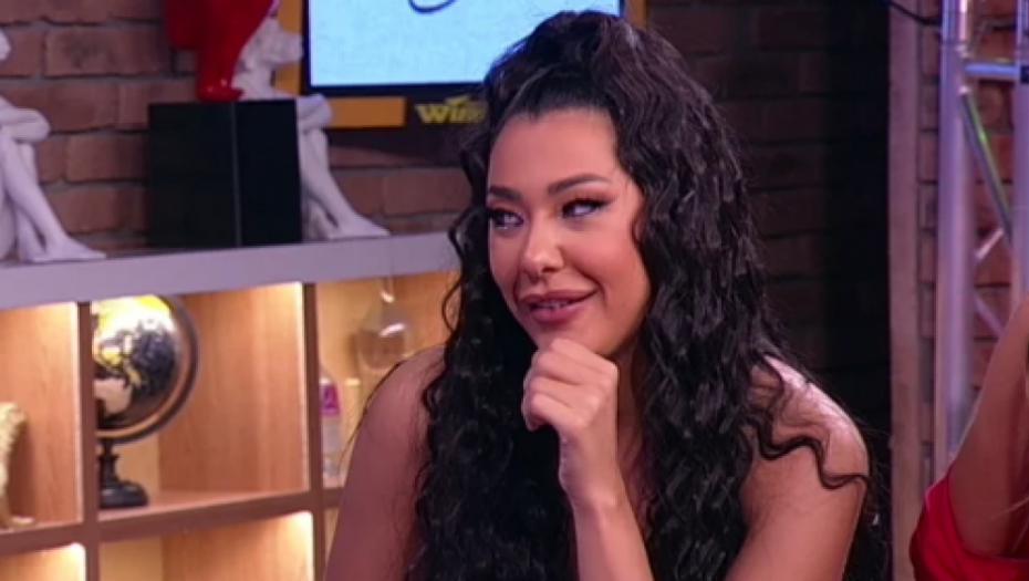 MISLILI SU DA SAM TERORISTA! Sanju Vučić zaustavila policija na aerodromu i napravila haos, pevačica progovorila o nemilom događaju!