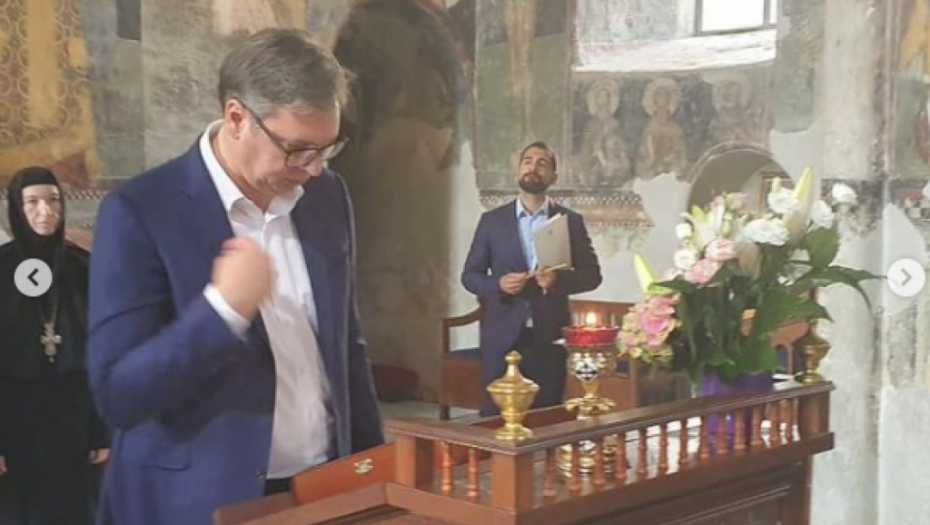 KAMERE OVO NISU SNIMILE Pogledajte šta se desilo kada je Vučić stigao u manastir Manasija (FOTO)