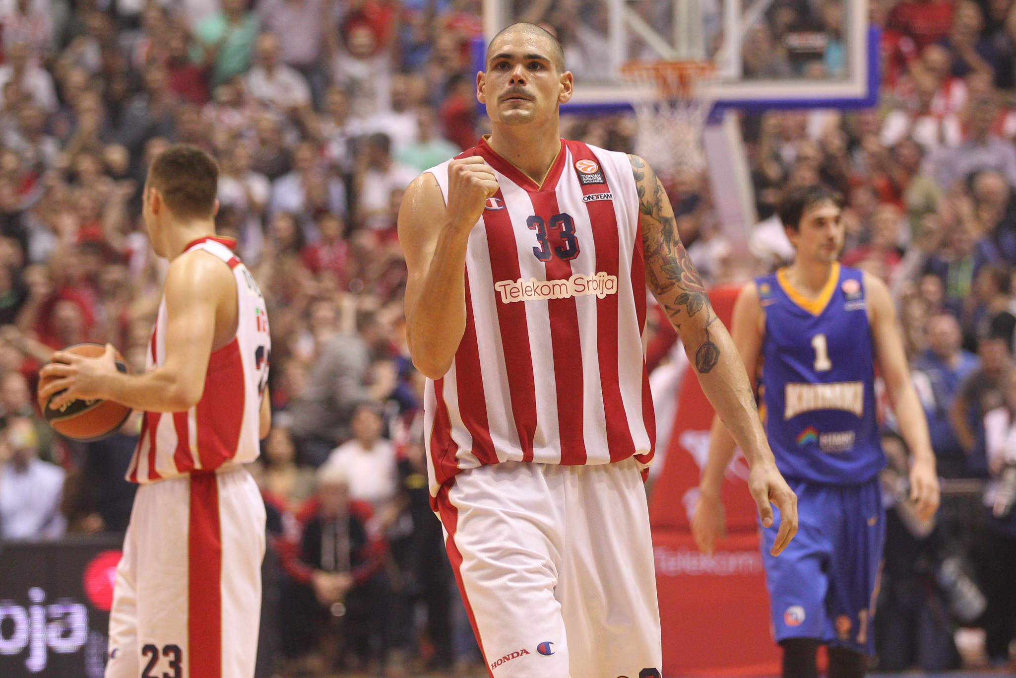 ZVEZDA KONAČNO DOVELA CENTRA! Bivši igrač crveno-belih se vratio na Mali Kalemegdan!