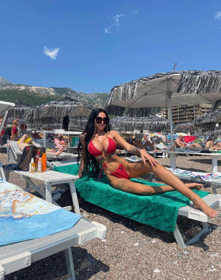 LJUDI SU ZGRANUTI! Ova žena je zapravo majka Tijane Ajfon, bavi se ozbiljnim poslom i nigde se ne pojavljuje! (FOTO)