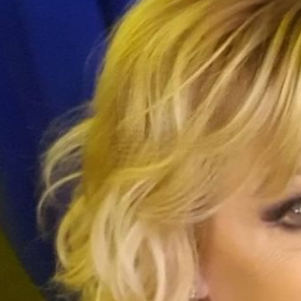 SNEŽANA ĐURŠIĆ RAŠČUPANA I BEZ ŠMINKE! Do sad je niste videli u ovom izdanju!