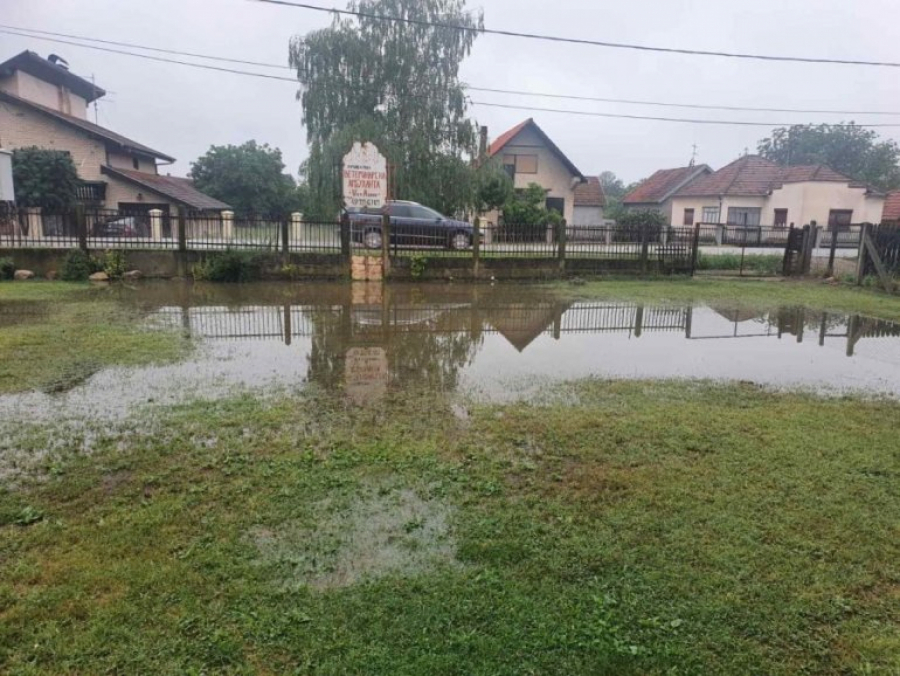 UŽASNO NEVREME UZROKOVALO POPLAVE Vanredna situacija u Ćupriji! (FOTO)