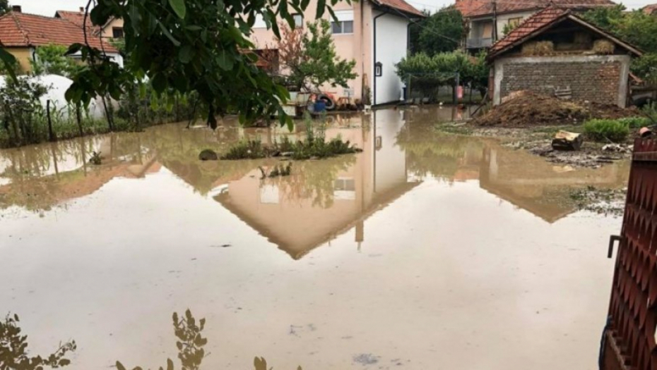 UŽASNO NEVREME UZROKOVALO POPLAVE Vanredna situacija u Ćupriji! (FOTO)