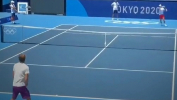 OVO NIKO NIJE OČEKIVAO! Nole trenira sa jednim od najvećih rivala! (VIDEO)