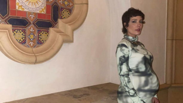 OVO NIKADA NISTE ČULI Pevačica se porodila i insistira da dete ne zna kojeg je pola!