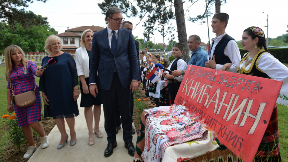 VUČIĆ POSETIO KRAGUJEVAC I KNIĆ Srbija proizvodi tramvaje i vozove koji osvajaju Evropu (VIDEO)