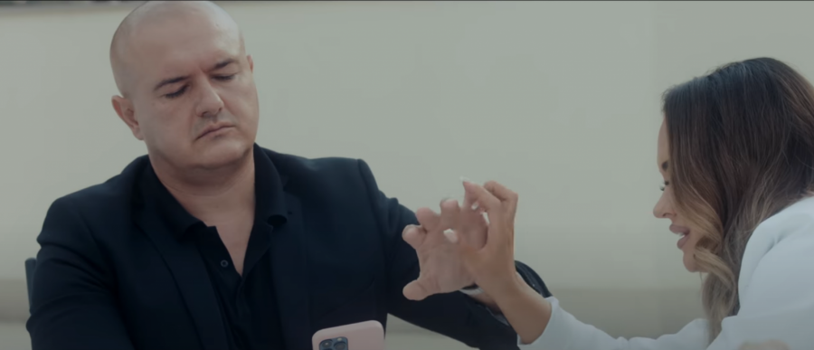 SKINULA SE GOLA U SPOTU Žena od sultana glumi sa suprugom poznate pevačice, a Dušica Jakovljević je bivša!