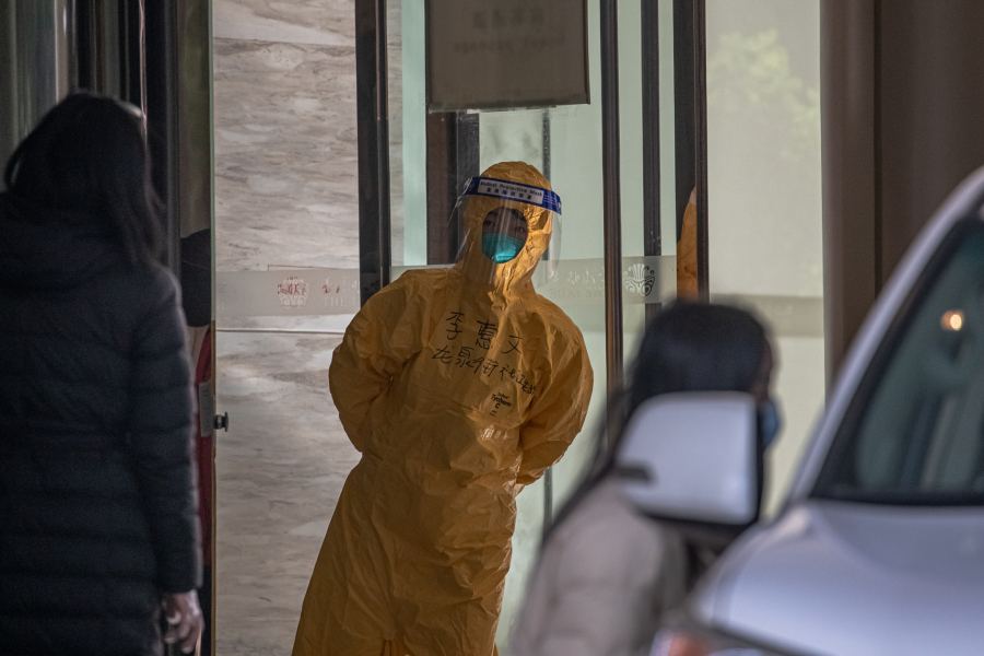 ŠOKANTNE TVRDNJE  Zvaničnik Svetske zdravstvene organizacije: Nulti pacijent je iz laboratorije u Vuhanu!?