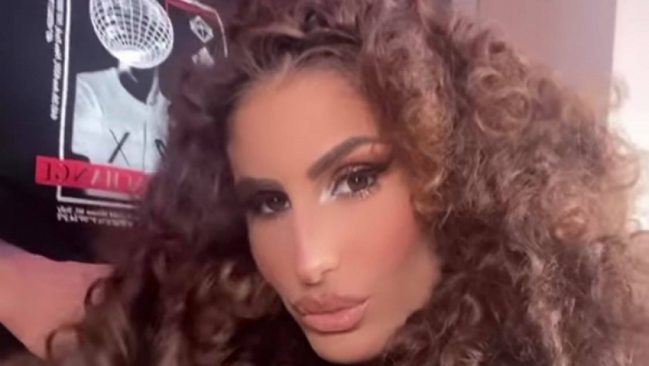 DVE RAZLIČITE OSOBE! Internetom kruže fotografije Didi Džej pre odlaska pod nož, a razlika je ogromna! (FOTO)