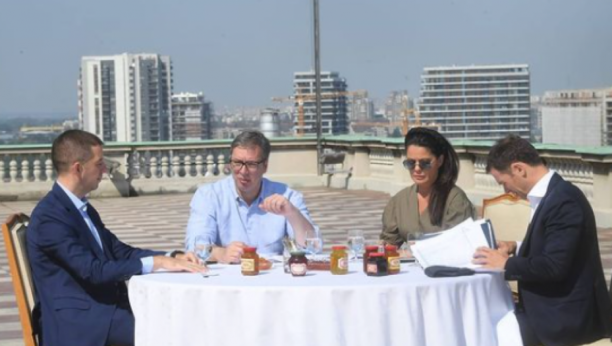 "ČEKAJUĆI ANU" Predsednik na radnom sastanku, donose se velike odluke koje će sutra biti saopštene! (FOTO)