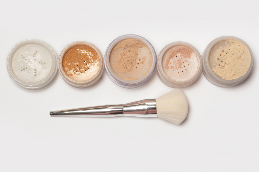 ŠTA DA RADITE KAD SE SVE OKO VAS TOPI Evo kako da vam šminka leti izdrži ceo dan na licu!