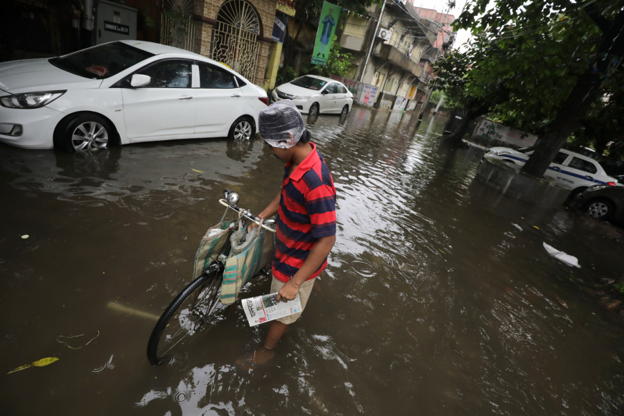 KATASTROFA U INDIJI Poplave usmrtile preko 100 ljudi, strahuje se da je veliki broj stanovnika zarobljen u klizištima