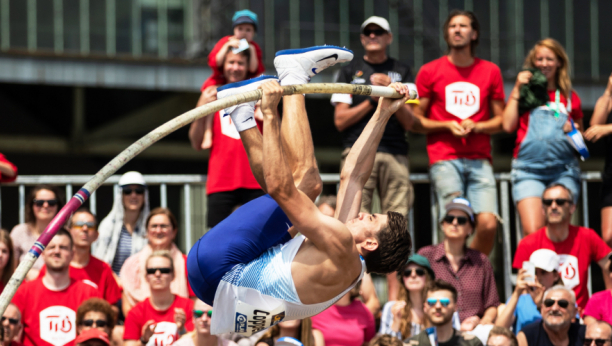 KAKAV MALER Ostao bez zuba pre početka Igara, mogao je samo da se nasmeje koliki je baksuz (FOTO, VIDEO)