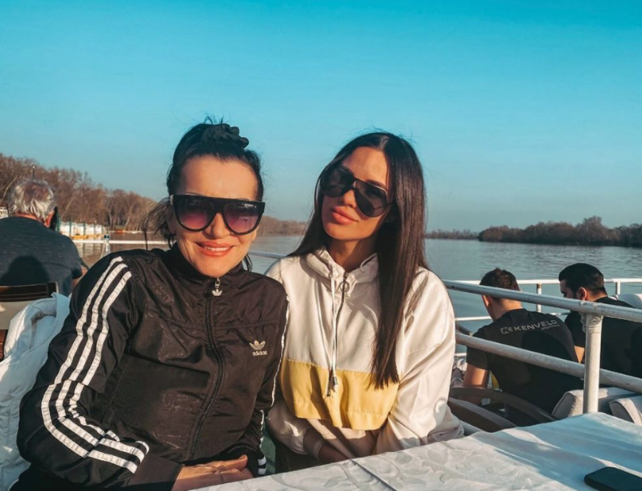 NAKON VESTI DA SU SE POSVAĐALI ZBOG 10.000 EVRA, OGLASILA SE GOCA BOŽINOVSKA Pevačica priznala u kakvim je odnosma sa sinom i snajom!