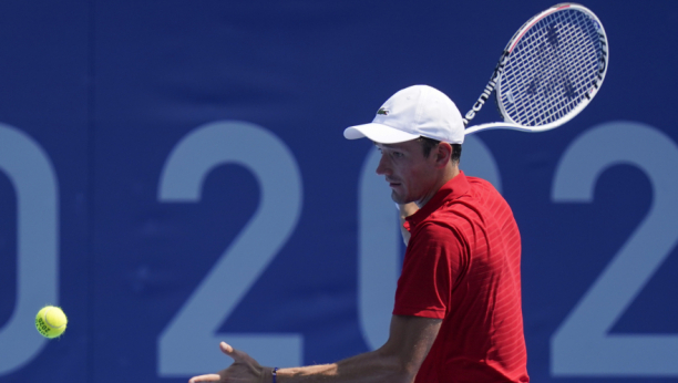 RUS NIJE BLISTAO Medvedev se mučio za drugo kolo