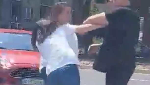 ŠEST MESECI ZATVORA ZA AJKULINOG BRATA? Tukao dve žene nasred ulice u Nišu, one samo htele da zaštite baku (VIDEO)