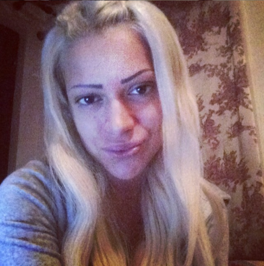 POKUŠAVALA DA SE UBIJE DVA PUTA, A SADA SE BAVI TAROTOM I ZARAĐUJE 2.000 EVRA MESEČNO! Dunja Ilić se kaje što se bavila javnim poslom!