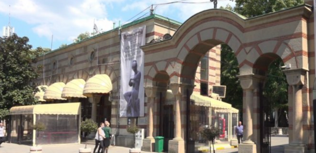 NA SANDUKU BELO CVEĆE, OTAC NOSIO FUDBALSKU LOPTU Tužna povorka na Novom groblju ispratila malog Stefana na večni počinak