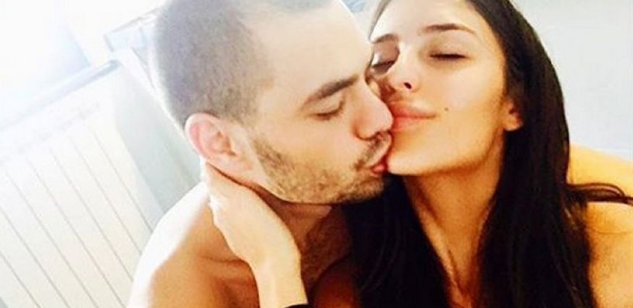 A TEK KAD VIDITE DEKORACIJU! Anastasijin bivši krstio sina, počelo glamurozno slavlje, a njegova supruga blista u haljini golih leđa! (FOTO)