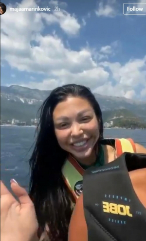 NE SMIRUJE SE! Maja Marinković uhvaćena sa novim misterioznim muškarcem, drži ga čvrsto oko struka, a svi se pitaju samo jedno (FOTO)