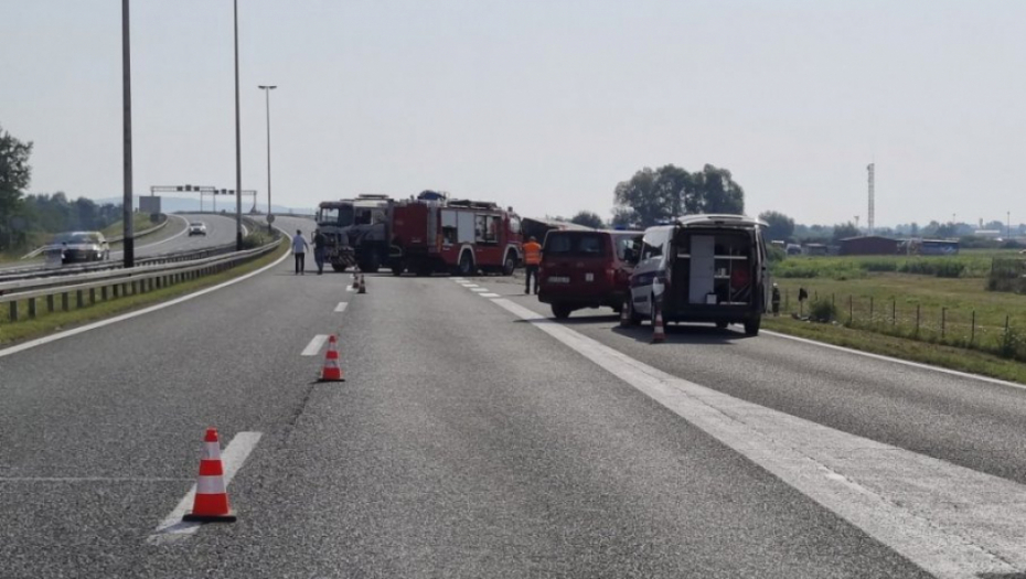VOZAČU PRETI 15 GODINA ZATVORA Posle nesreće kod Slavonskog Broda vozač danas pred državnim tužiocem