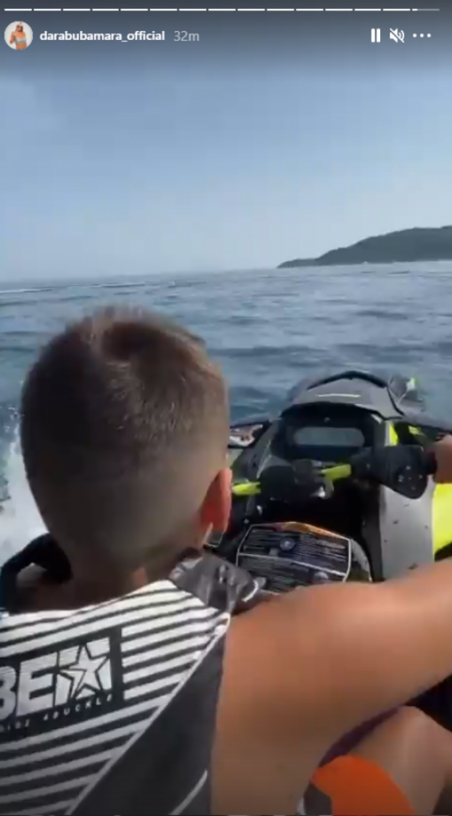 OVO NIKO NIJE OČEKIVAO! Dara uživa u Crnoj Gori, a evo ko je vozi na skuteru!