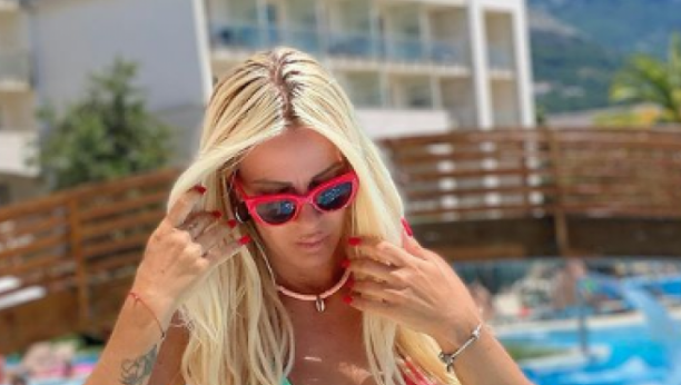 ZBOG OVAKVE ŽENE MU SVI MUŠKARCI ZAVIDE Vesna Đogani na ležaljci u bikiniju zapalila društvene mreže (FOTO)