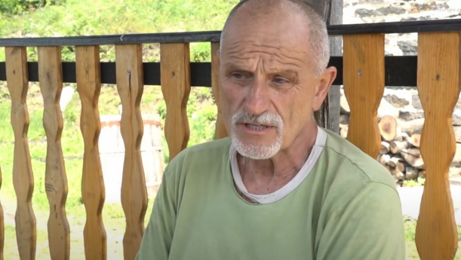 "OSTALE SAMO SVEŽE PETELJKE!" Radojko iz Ivanjice uspeo da sačuva maline od oluje, ali od njih nije bilo spasa!