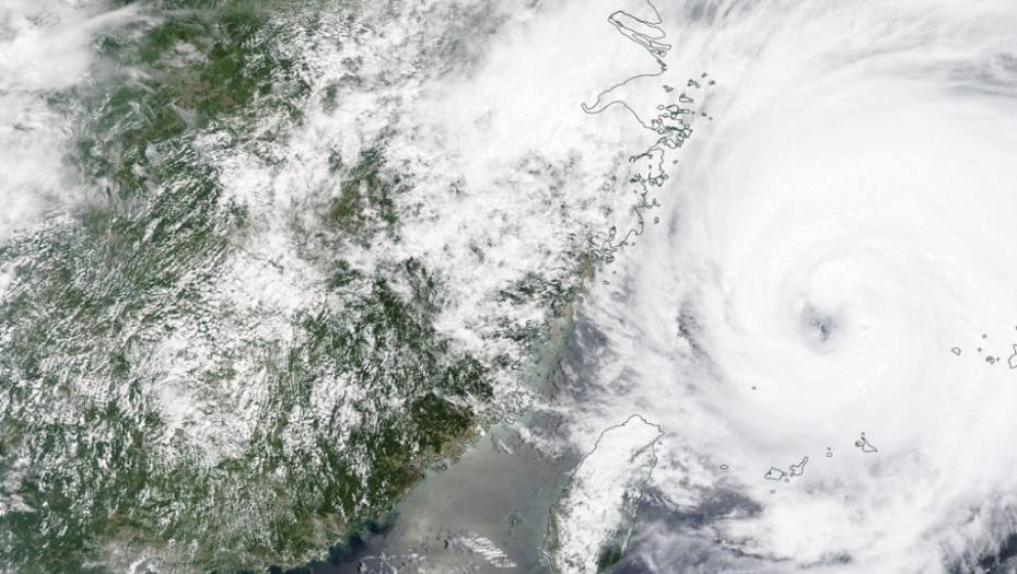 TAJFUN POGODIO ISTOČNU OBALU! Evakuisano 360.000 ljudi, otkazani letovi (VIDEO)