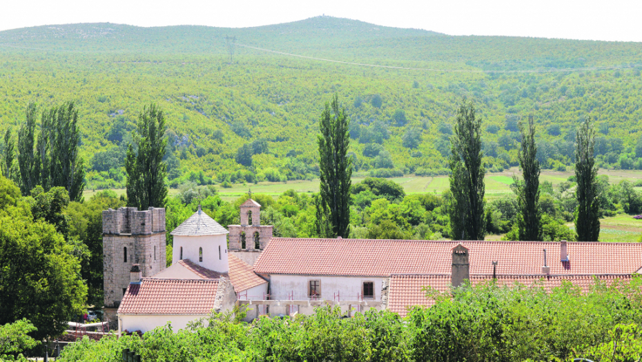 NAJZAPADNIJA ZADUŽBINA NEMANJIĆA Više od sedam vekova Manastir Krupa svedoči Jevanđelje, sabirajući pod svojim svodovima, u dobru i zlu, pravoslavne hrišćane