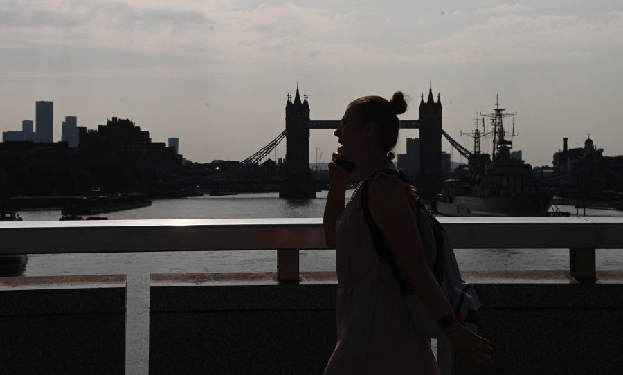 PADAJU MASKE I BROJ NOVOZARAŽENIH Epidemija u Engleskoj i njen tok