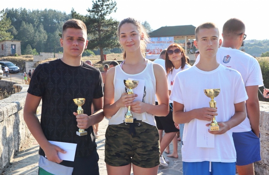 MAĐARI, AUSTRIJANCI I RUSI SE SKUPILI U GACKU Gatačko kulturno - sportsko leto je pun pogodak! (FOTO)