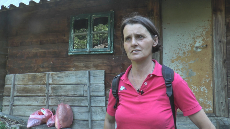 ŽENA VUK SA PLANINE ČEMERNO Baka Radica živi na preko 1.500 metara nadmorske visine i sve poslove obavlja sama, čak i kada joj kuću zaveje preko tri metra snega!