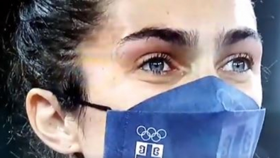 MILICA MANDIĆ PEVA "BOŽE PRAVDE" SA SUZAMA U OČIMA Cela Srbija priča o najemotivnijoj sceni iz Tokija (VIDEO)