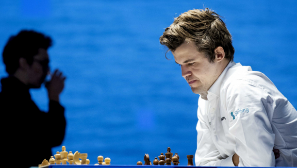 AMERIKANAC VARANJEM POBEDIO NORVEŽANINA FIDE istražuje optužbe Karlsena