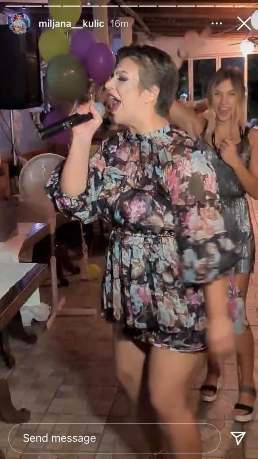 MILJANA PRAVI HAOS NA ROĐENDANU SVOG SINA Latila se mikrofona i skočila!